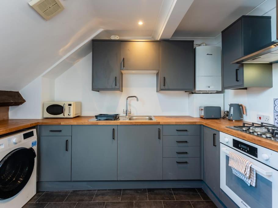 Апартаменты Roof Terrace Two Bedroom - Walk To *